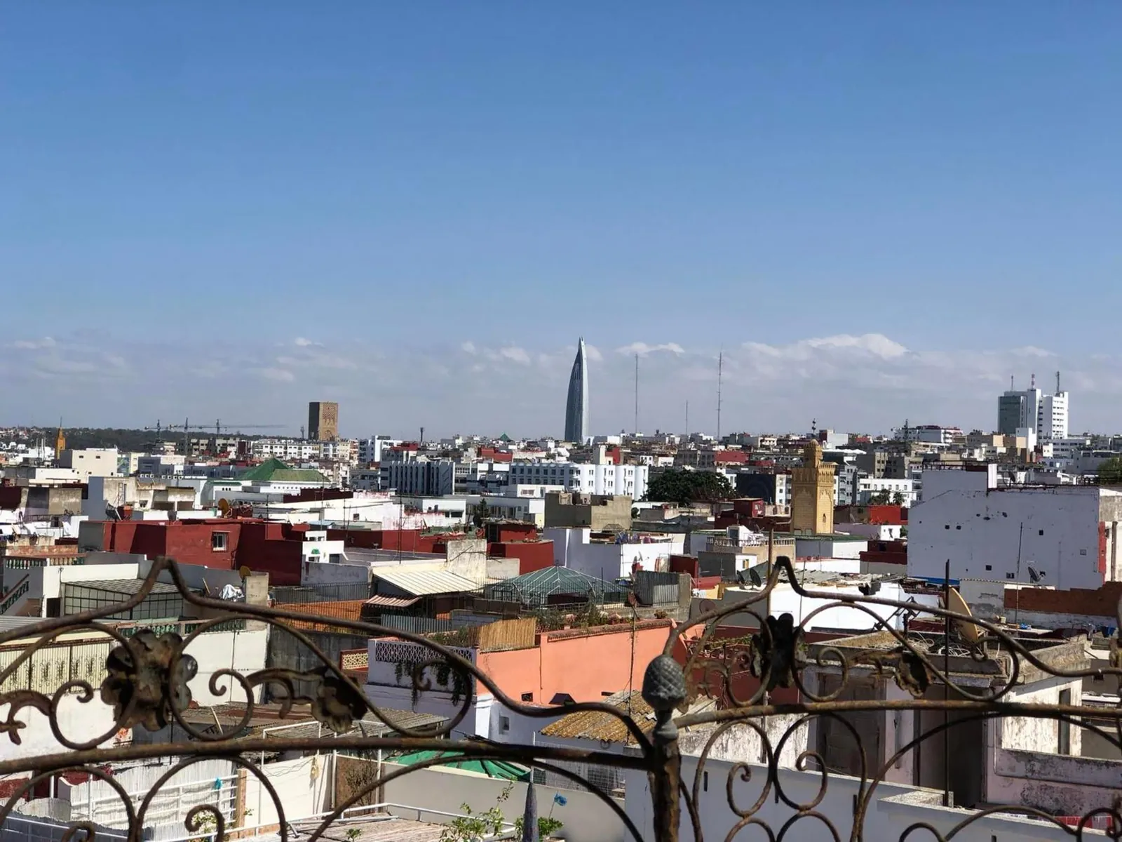 Rabat depuis la terrasse, jusqu'à la tour Mohammed VI