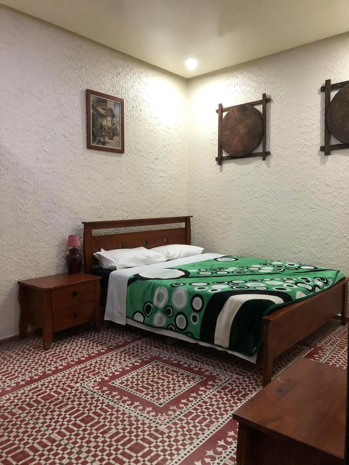 La chambre double de 18 m², couette verte